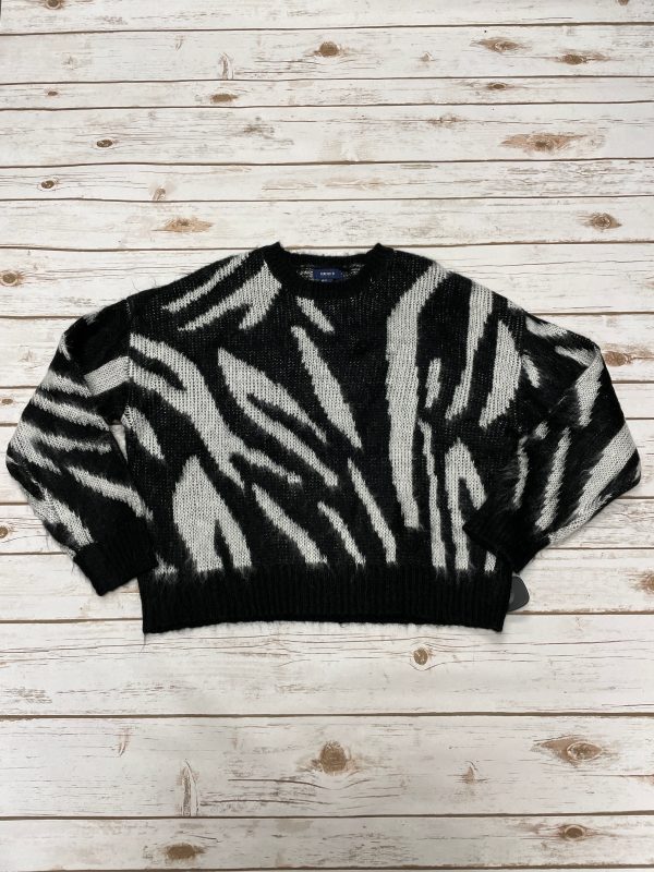 Sweater By Forever 21 In Black & White, Size: M Hot on Sale