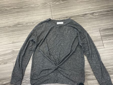 Top Long Sleeve By Hippie Rose In Grey, Size: M Online Sale